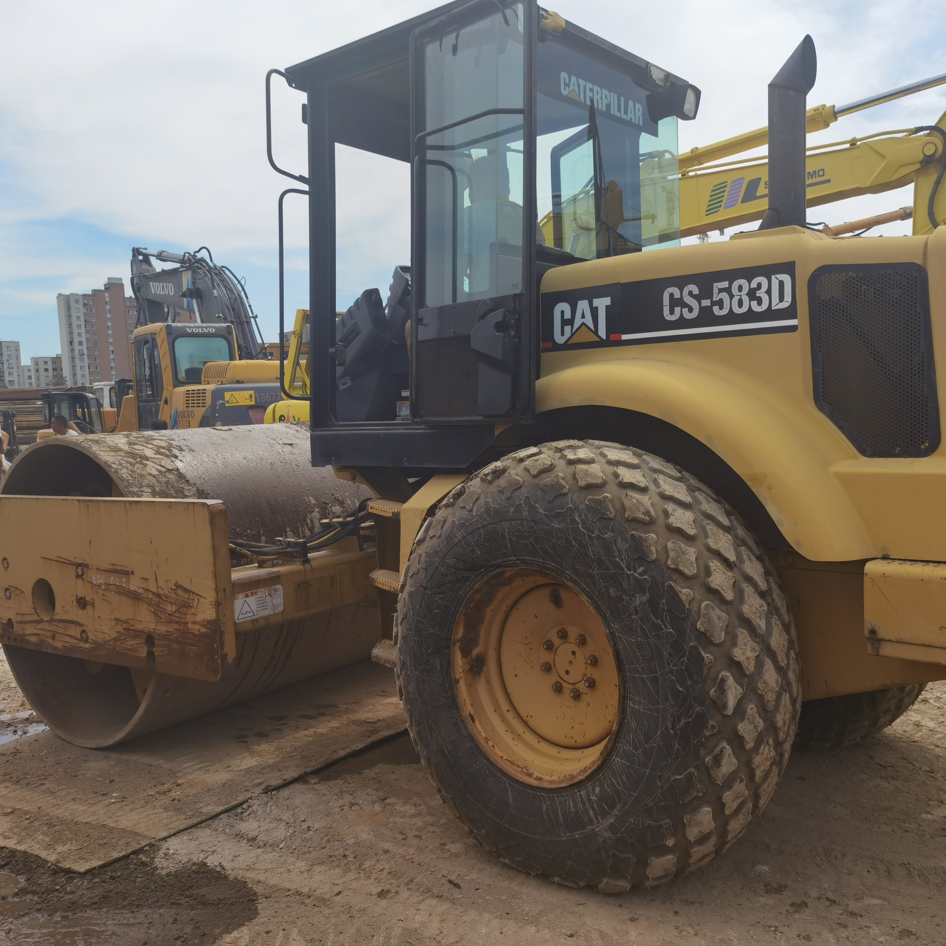 Good performance Cat cs583D used road roller compactor in Shanghai Used caterpillar Road Roller