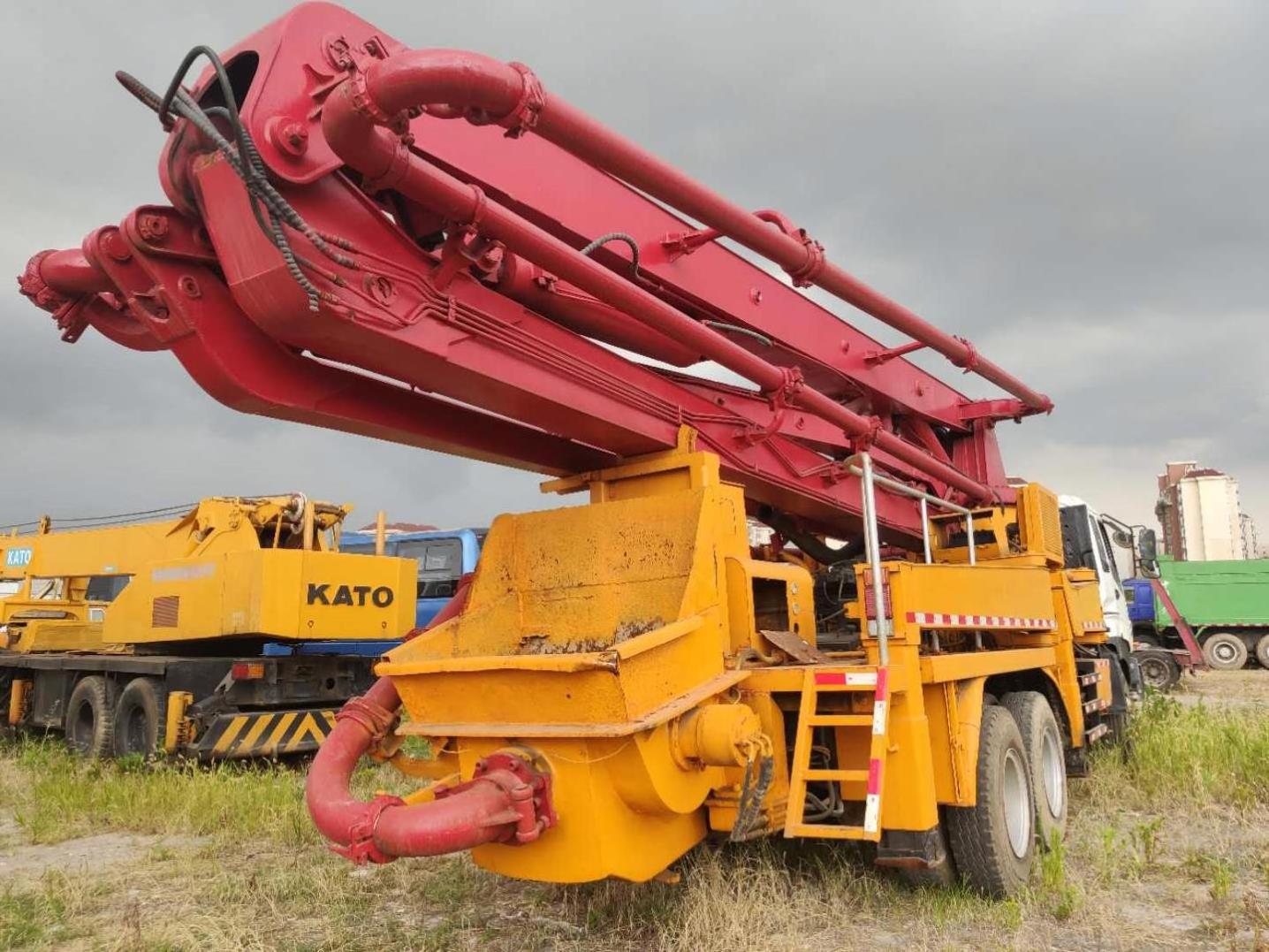 Used 37m pump truck second hand concrete pump truck 37m 52m made in China for sale