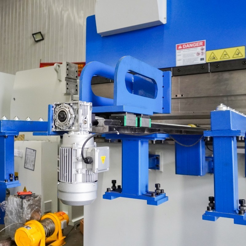 Machine for cutting and bending sheet, sheet press brake with European CE Standards from HARSLE