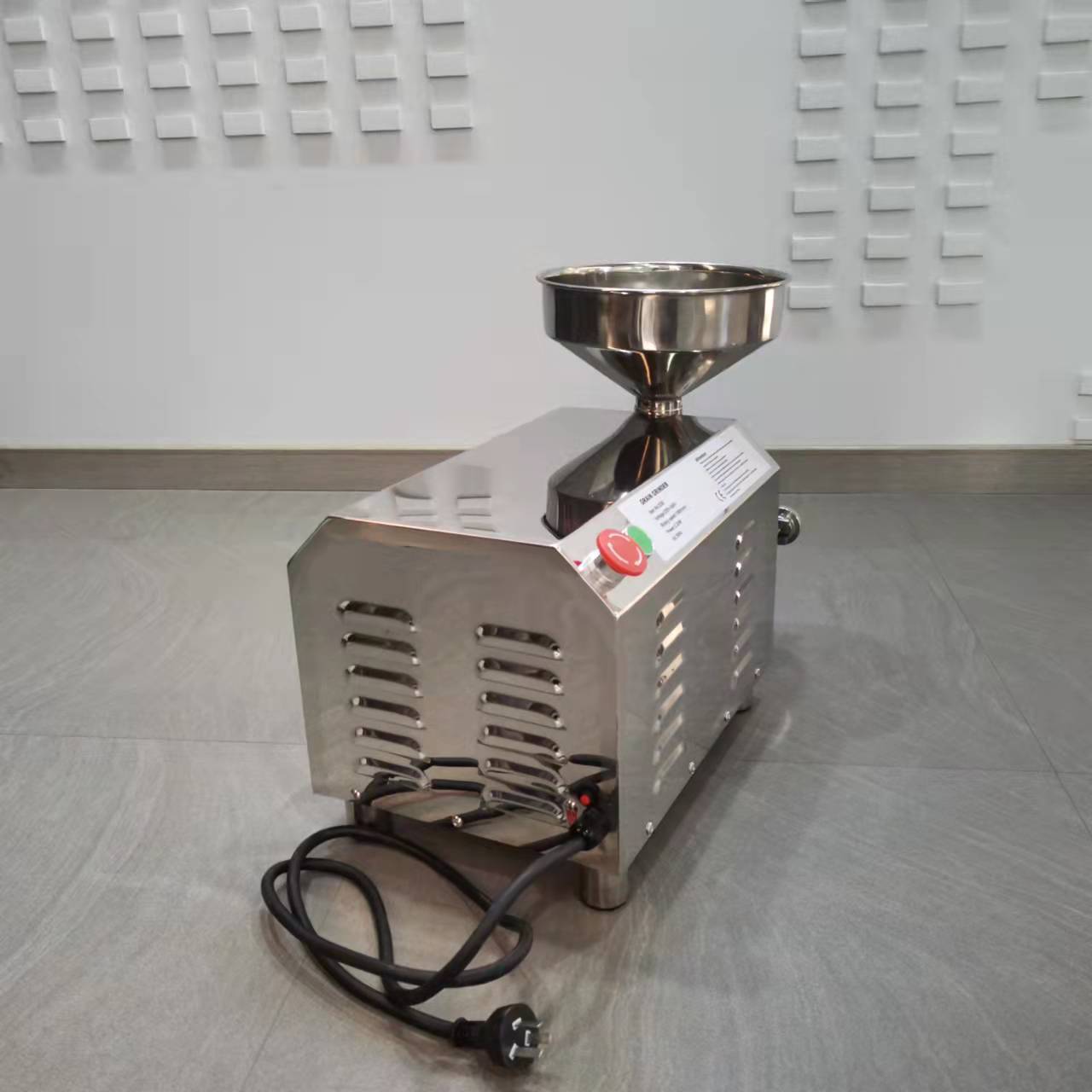 High Productivity 20 Years Professional Factory Dry Fruit Powder Grinder For Sales With Best Quality