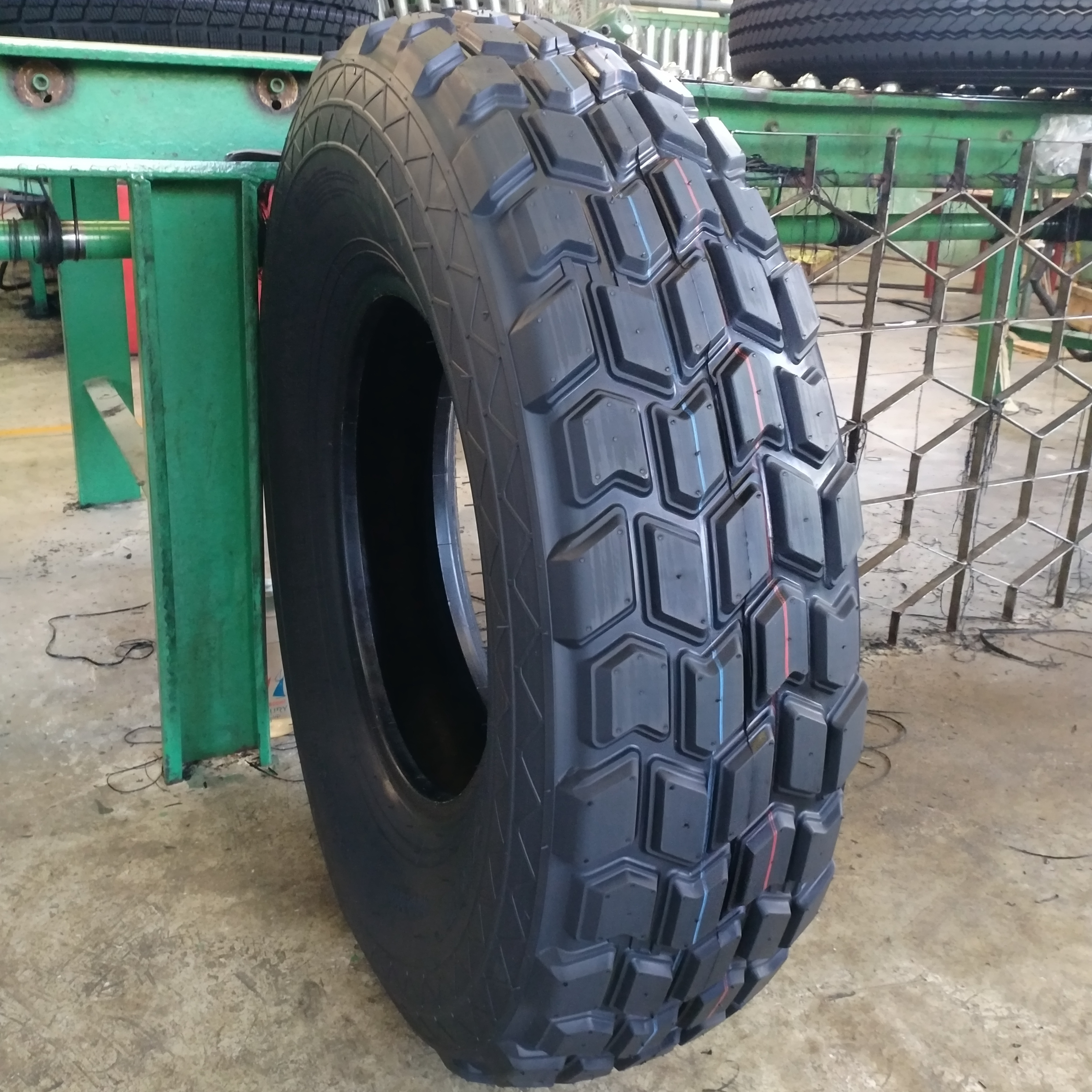 BEARWAY tyre  750R16 with sand grip