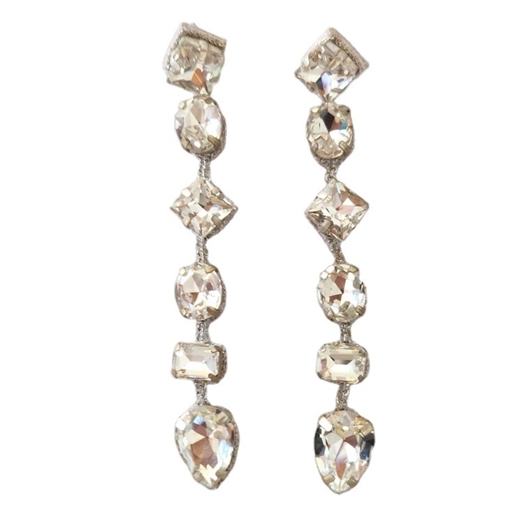 Elegant Classic Pair Bridal Wear Hand Made Fashion Jewelry Six Crystal Made Drop Earrings for Women at Lowest Price