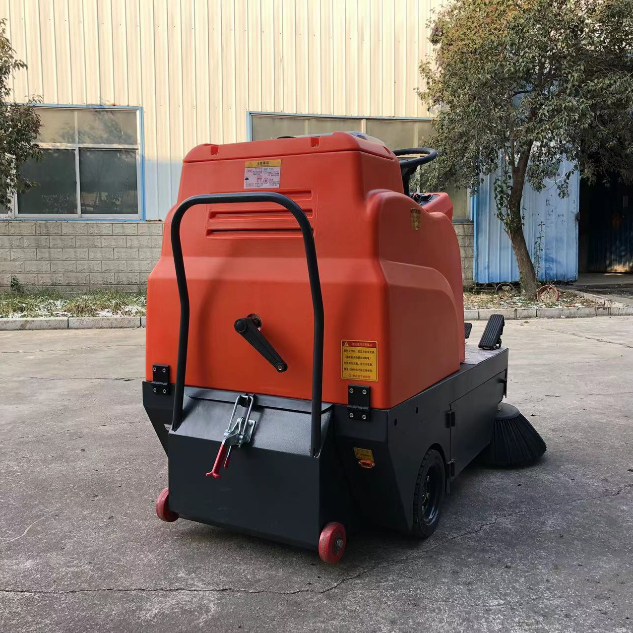 Industrial floor sweeper cleaning machine battery electric ride on road vacuum sweeper road cleaner