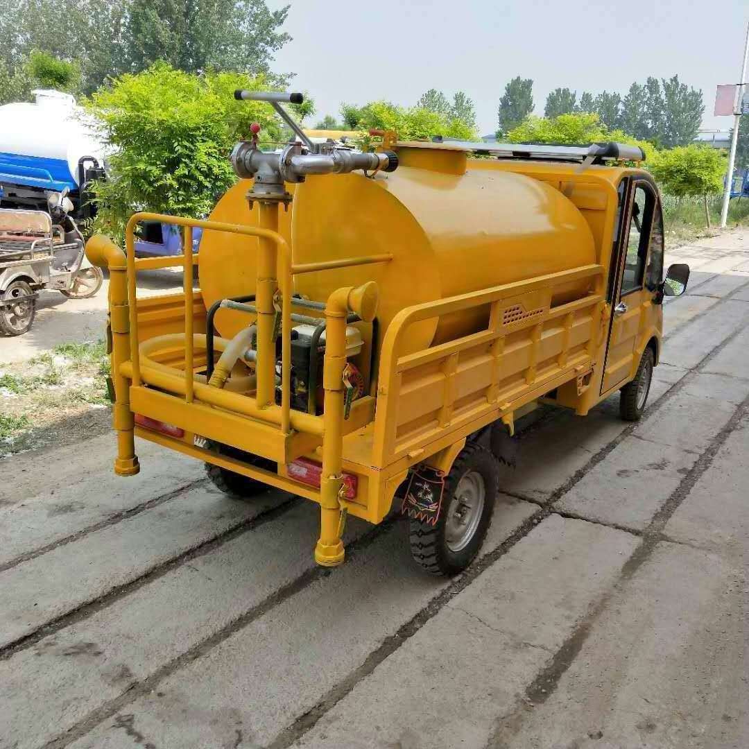 Factory direct sales high efficiency Electric four-wheel Water Tank Truck capacity water bowser road sprinkler cleaning