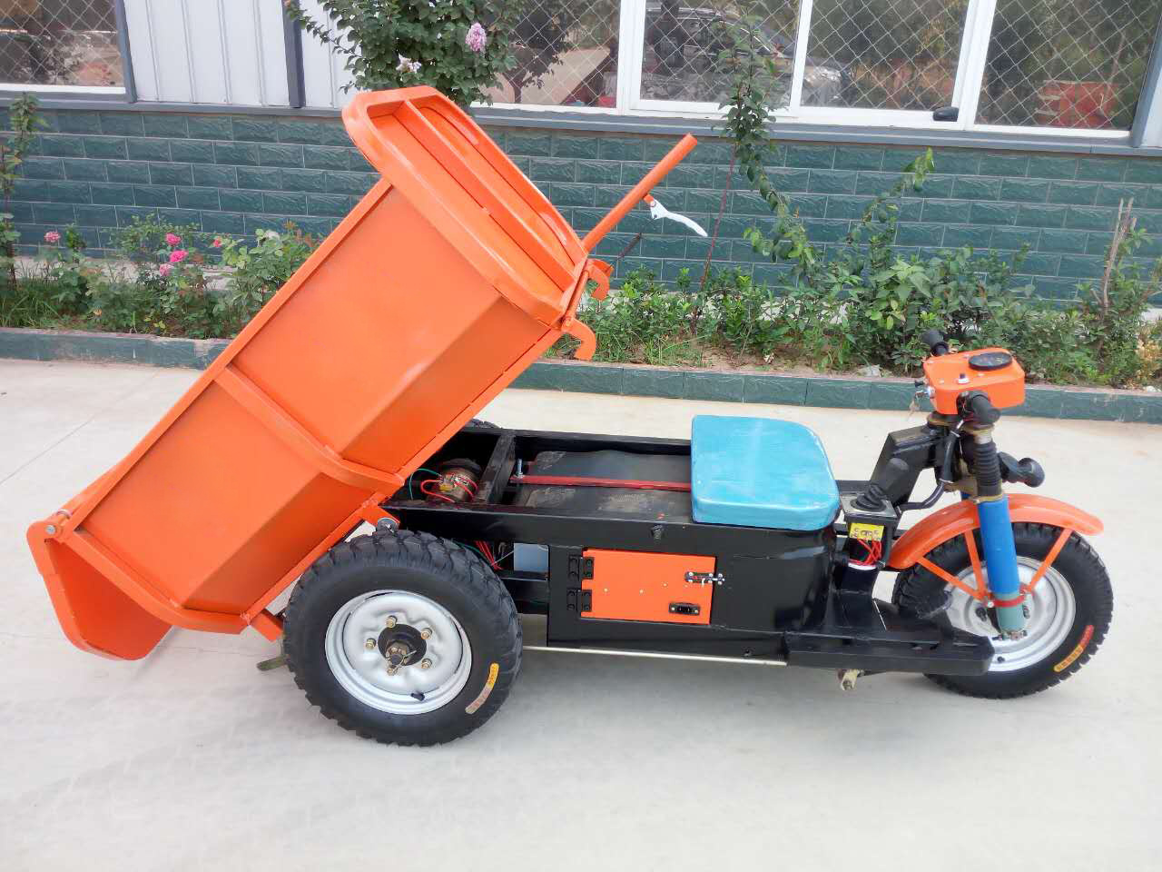 Configurable hydraulic self unloading system 1 ton climbing electric tricycles 3 wheel electric cargo bike for sale