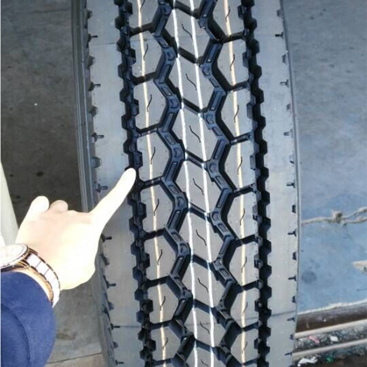 Professional Tire Natural rubber MARVEMAX made in China 13r22.5 315/80r22.5 Radial OFF THE ROAD truck tire