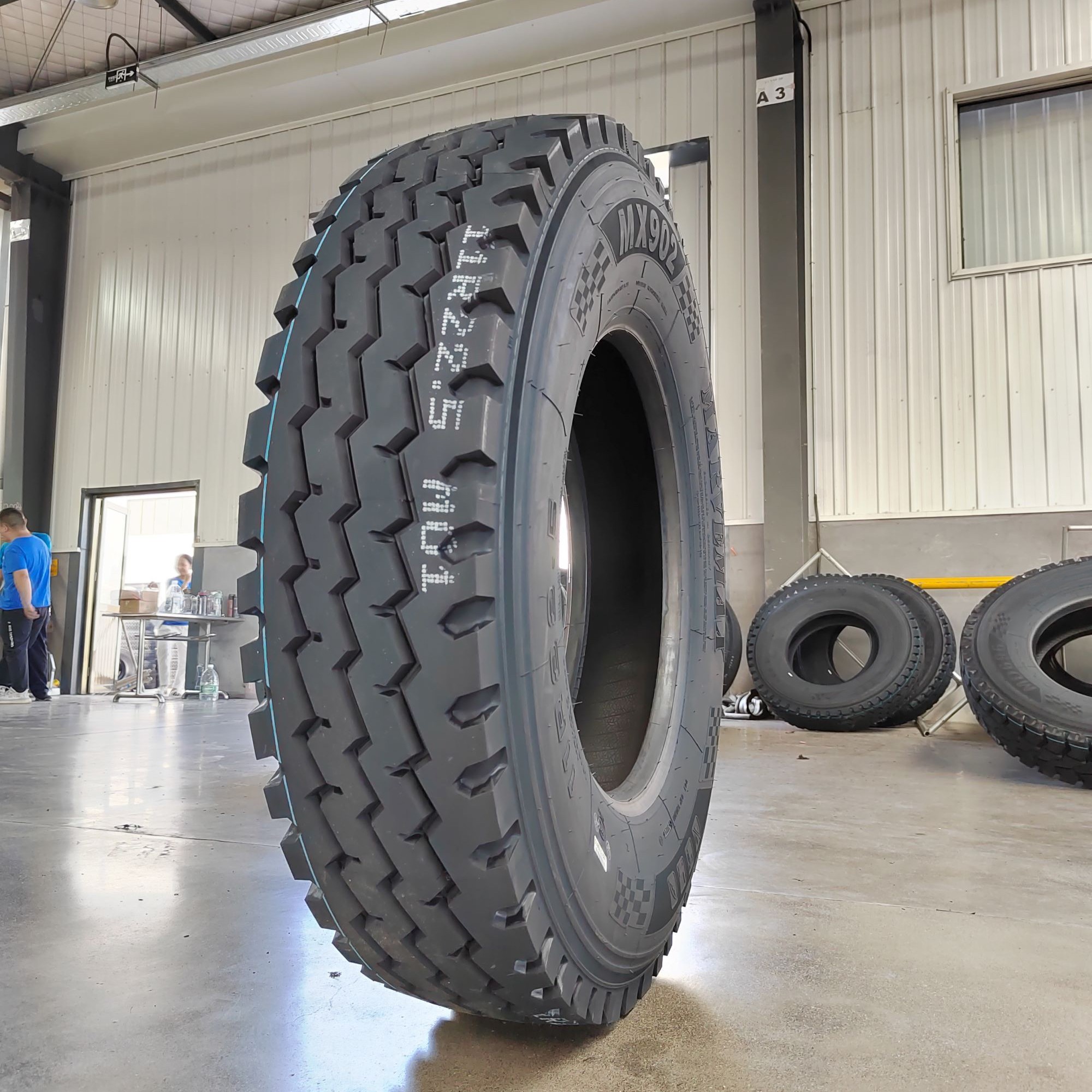 Wholesale Truck Tyre Bus Radial Tire 11.00R20 11R22.5 11R24.5 295/80R22.5 commercial truck tyres prices