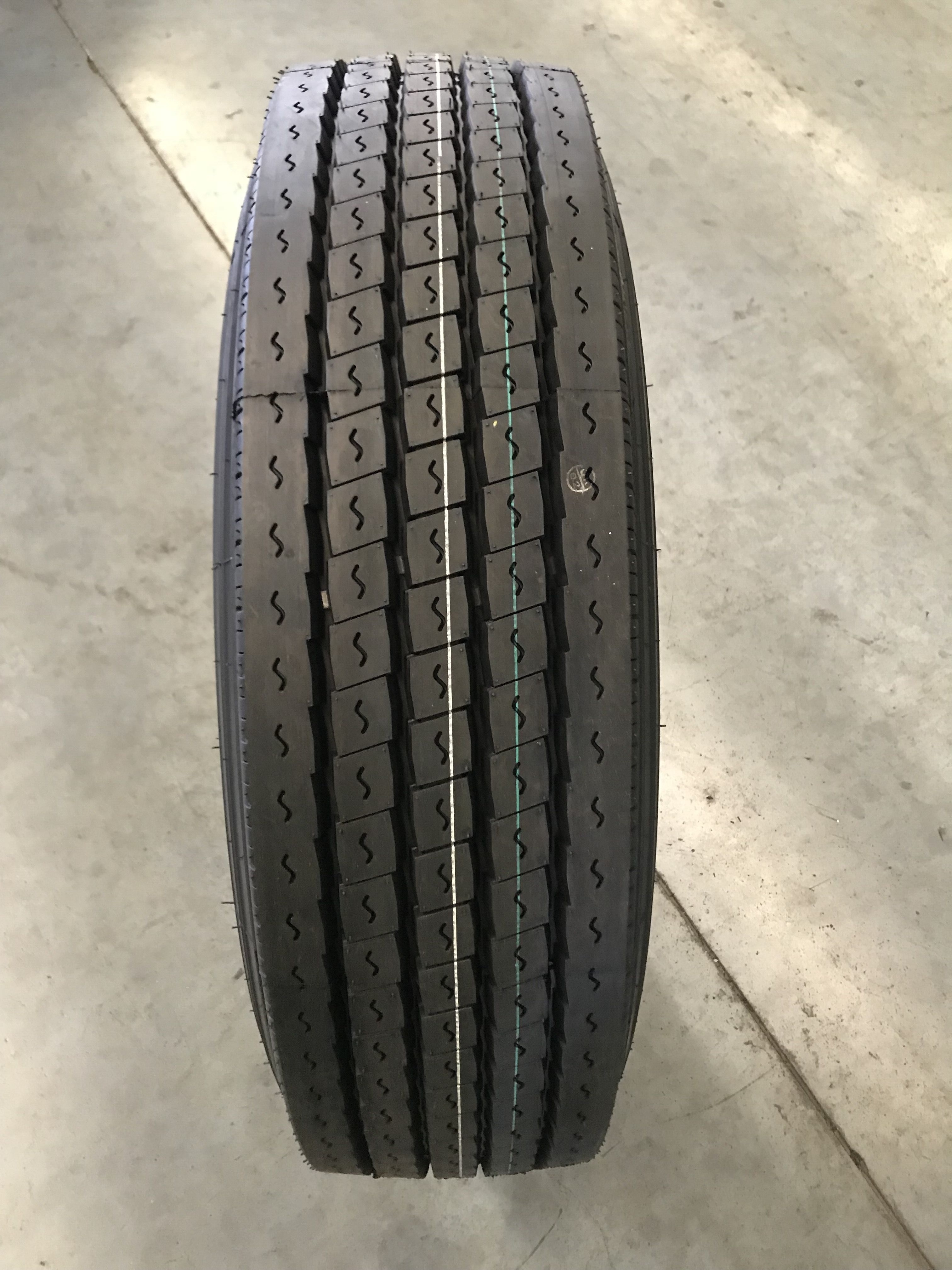 215 75 r17.5 tire 235 75 r17.5 215/75R17.5 SUPERHAWK HAWKWAY commercial vehicle truck tyres R17.5