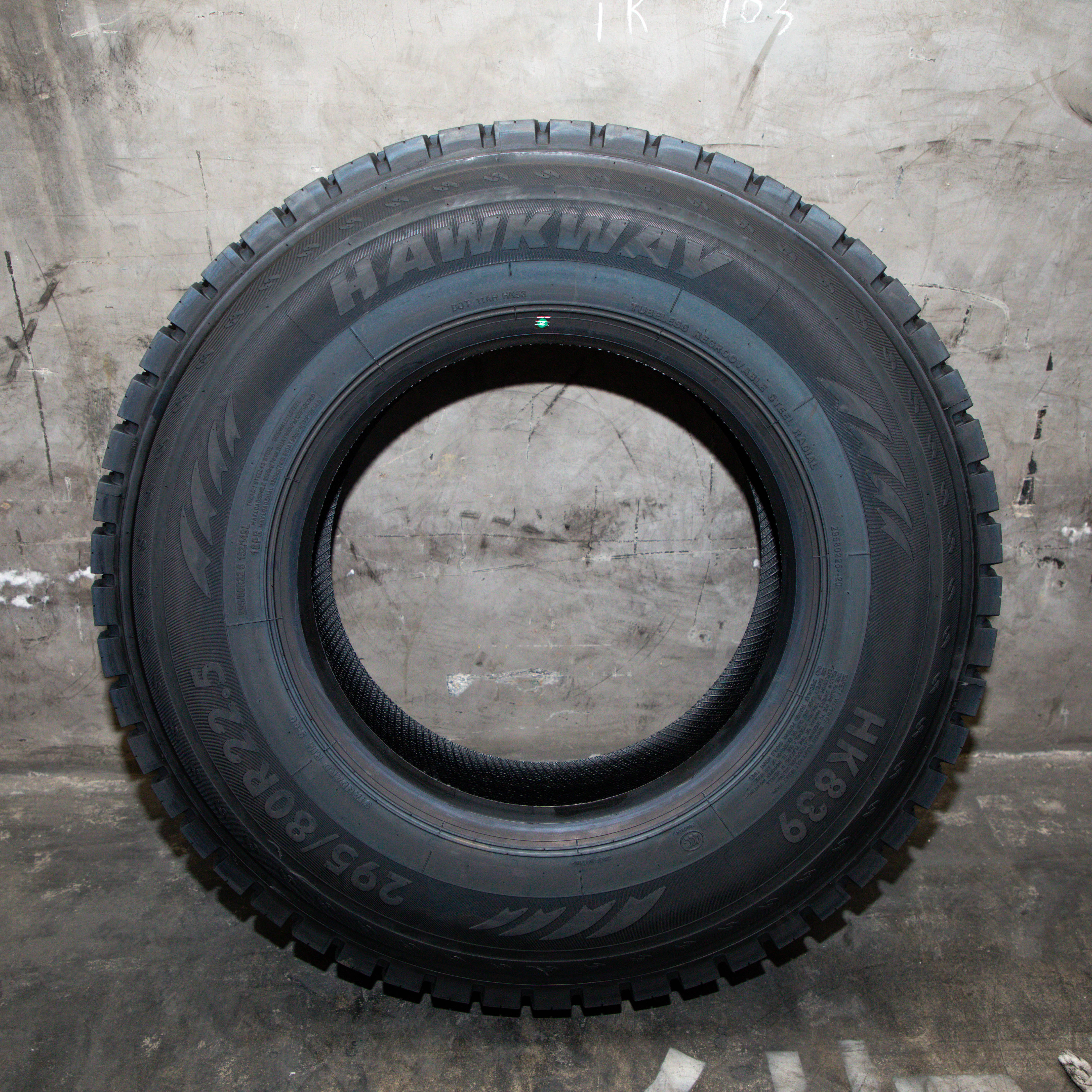 HAWKWAY radial truck bus tires 11r22.5 11r24.5 12r22.5 295/75r22.5 295/80r22.5 315/80r22.5 tubeless truck bus tyres