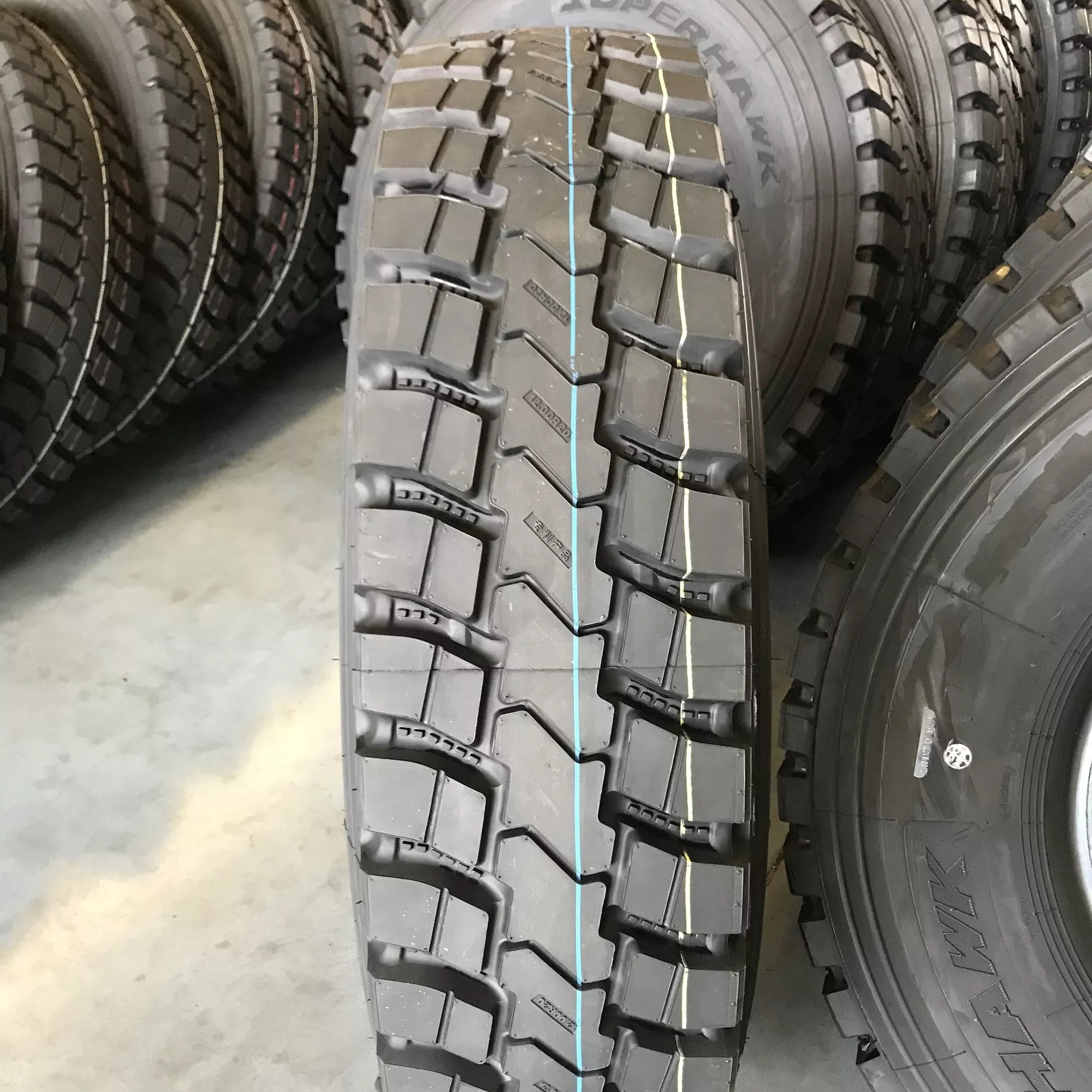 High Quality radial truck tyres MARVEMAX HAWKWAY 13R22.5 315/80R22.5 295/80R22.5 tubeless truck tire for sale