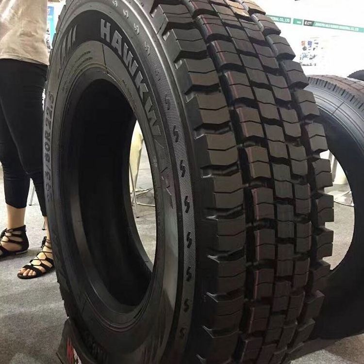 Popular Chinese hot selling SUPERHAWK Tubless tire 295/80R22.5 315/80R22.5 Radial Tires truck tire with cheap price