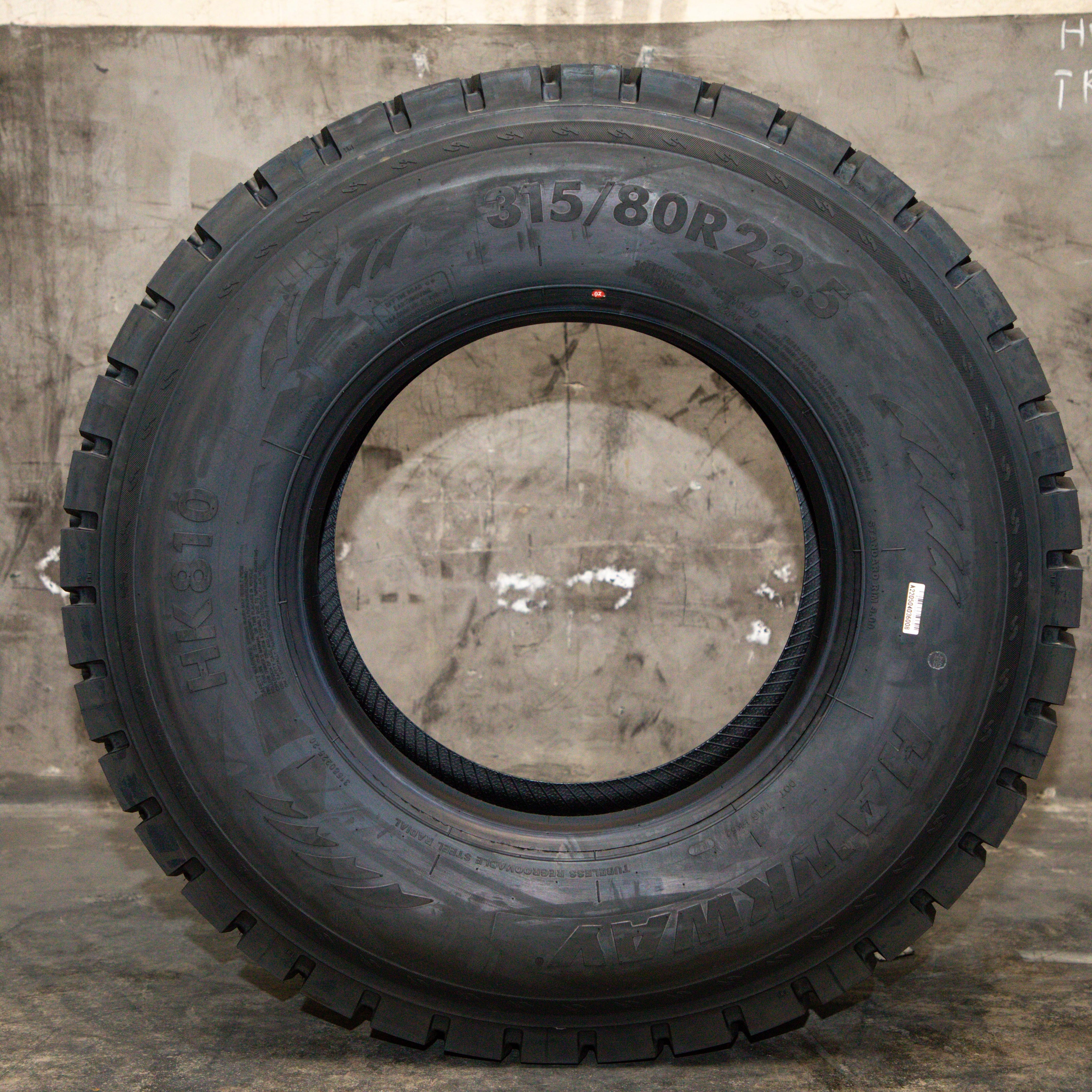 Chinese manufacture tires brands HAWKWAY SUPERHAWK Truck tires 11R22.5 11R24.5 llantas radial tubeless truck tyres