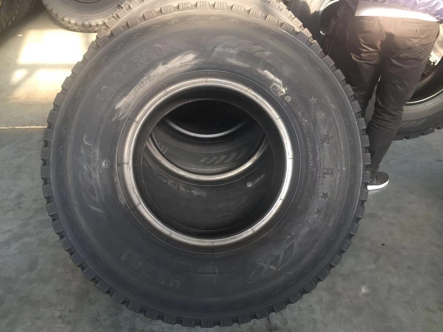 Manufacturer truck tires 9.00R20 10.00R20 11.00R20 12.00R20 12.00R24 mixed road all-position inner tube truck tires