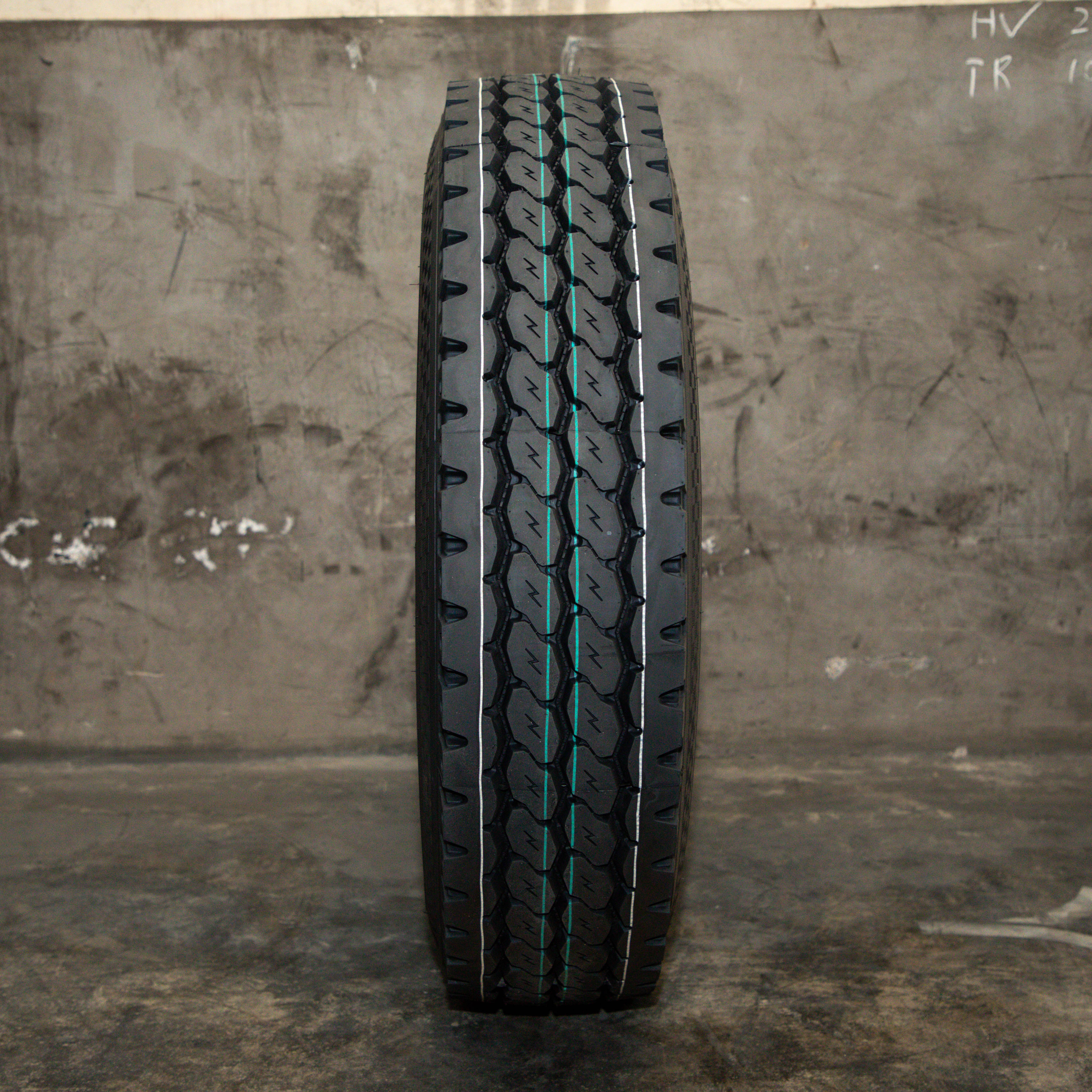 SUPERHAWK All steel radial truck tires wholesale truck tire manufacturer 8.25R16LT 7.50R16LT light truck tires