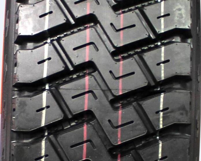 Chinese brand truck tyres HAWKWAY 11.00R20 radial semi commercial truck tires