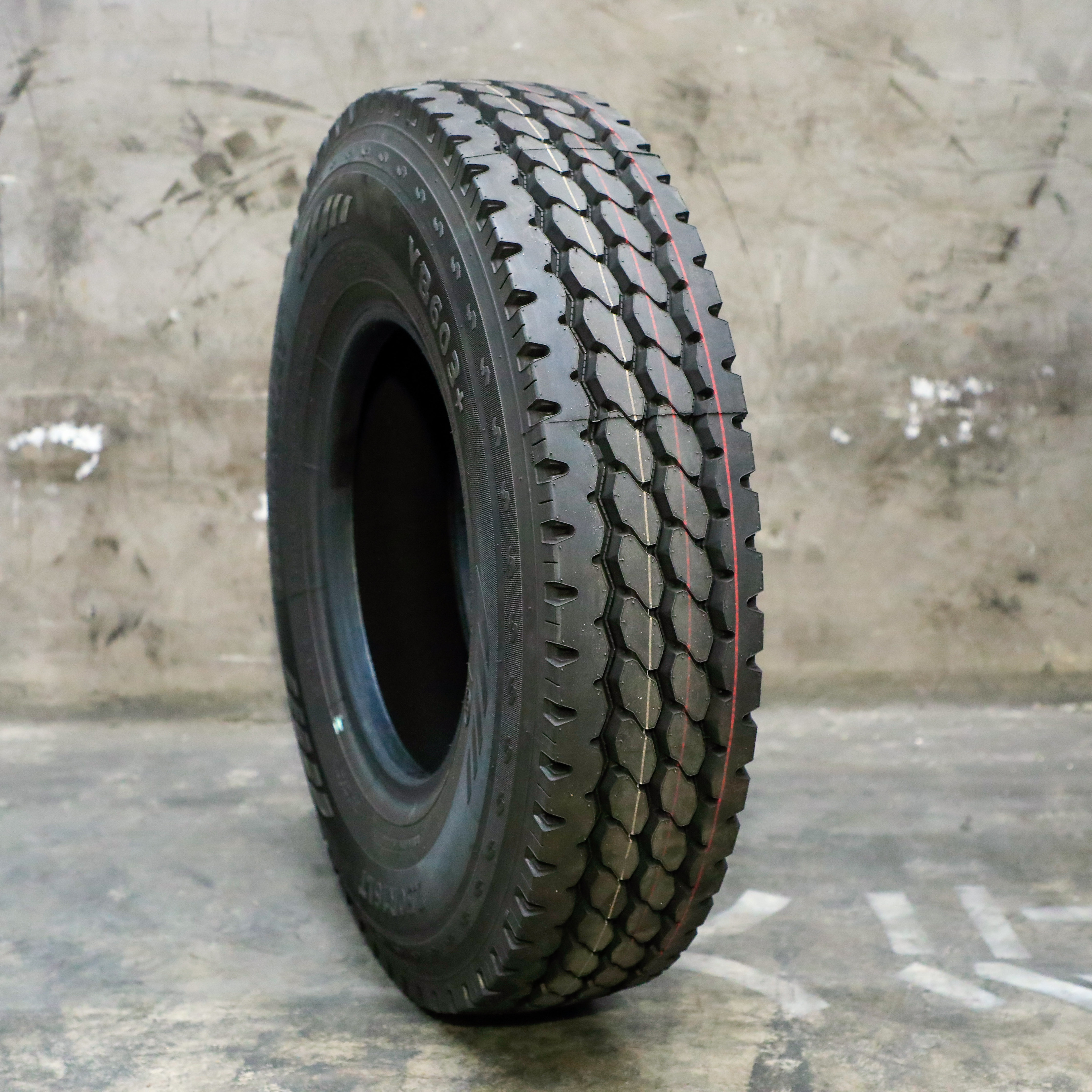 Commercial  truck tires wholesale 6.50R16LT 7.00R16LT 8.25R16LT 8.25R20LT durable radial light truck tires