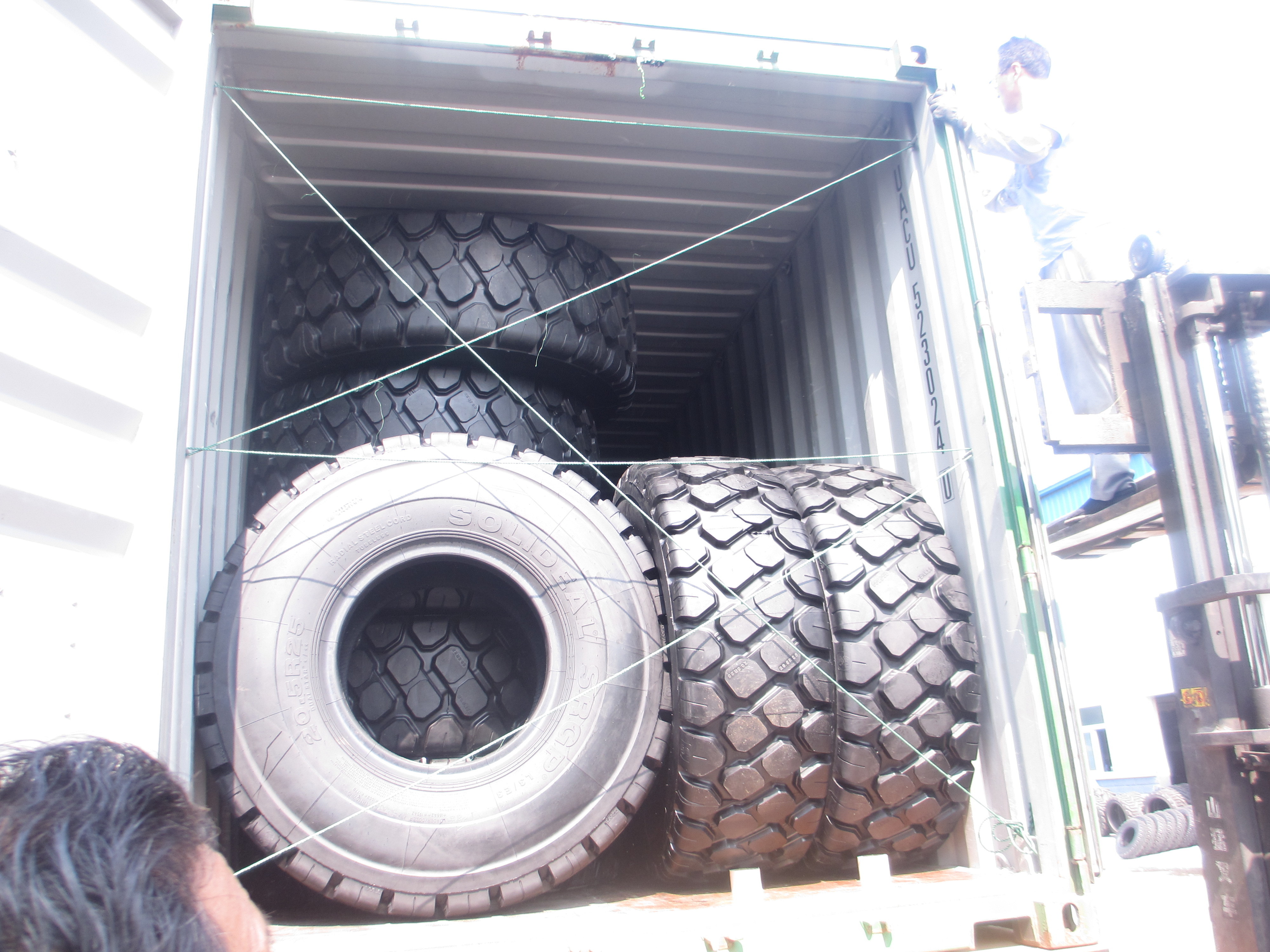 Marvemax brand E3/L3 high quality big OTR tyre Off the road truck tyres 20.5/25 23.5/25 26.5R25 ply mining tyres for loader