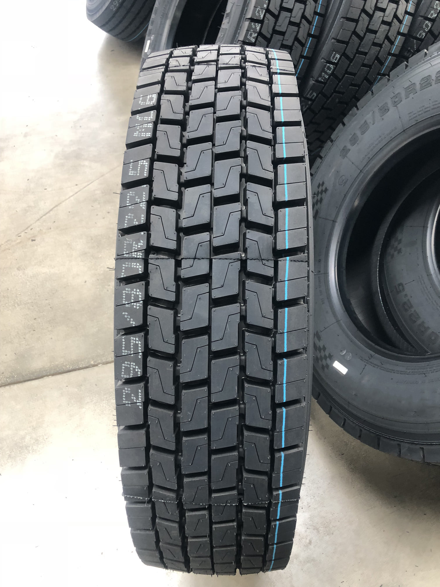 China Tyre Manufacturer truck tires 11r22.5 MARVEMAX MX921 MX969 11 22.5 commercial truck tires 22.5 llantas