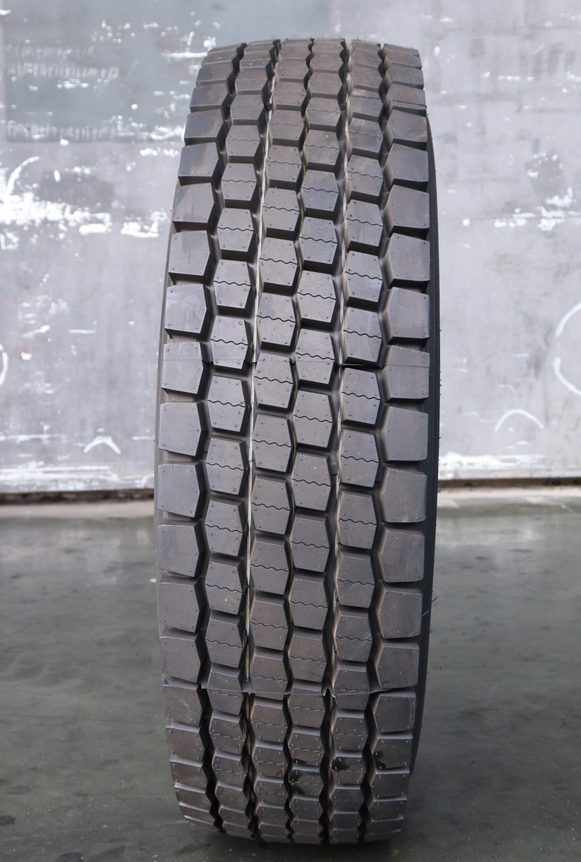 China whole Sale Car and truck Tire PCR TBR 275/80r22.5 295/80r22.5 TIRES All Sizes Available Black Color Use for Cars and truck