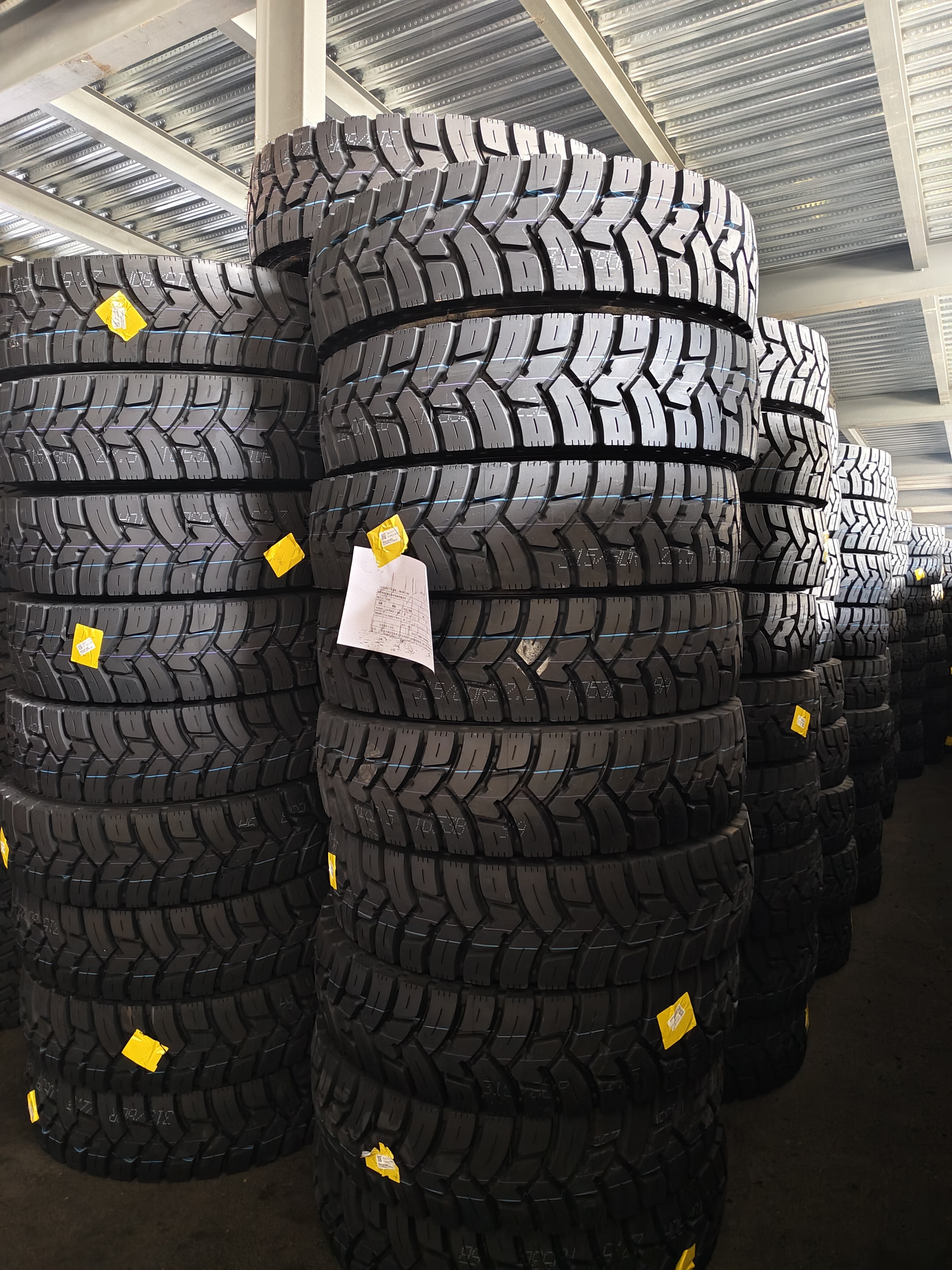 Chinese TBR 11R22 5 12R 22.5 Position Radial 24.5 R 11 12R24.5 11R24.5 Truck Tires 13R22.5 11r22.5 tires