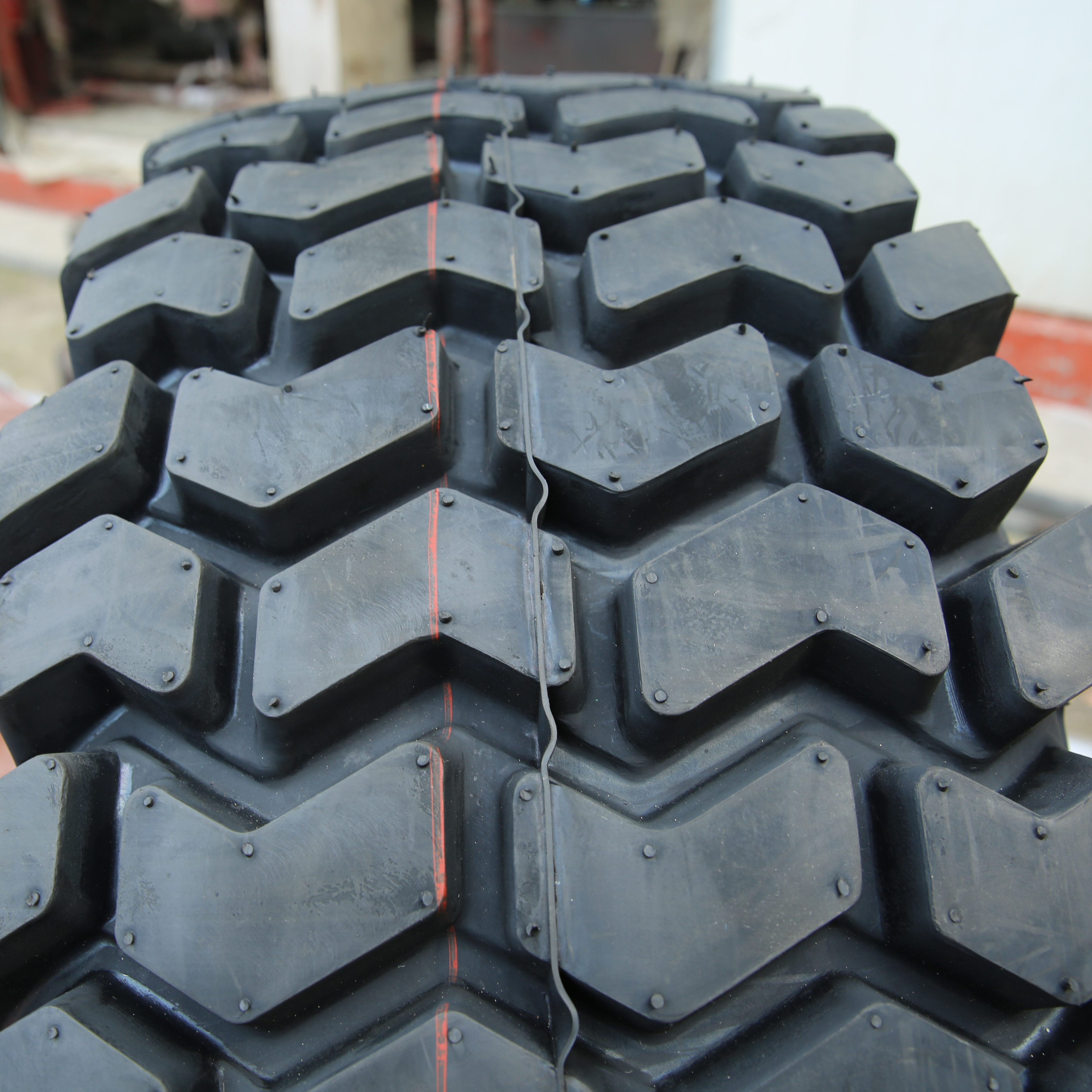 China factory good quality OTR tyre Off the road truck tyres 20.5/25 23.5/25 26.5R25 ply mining tyres for loader