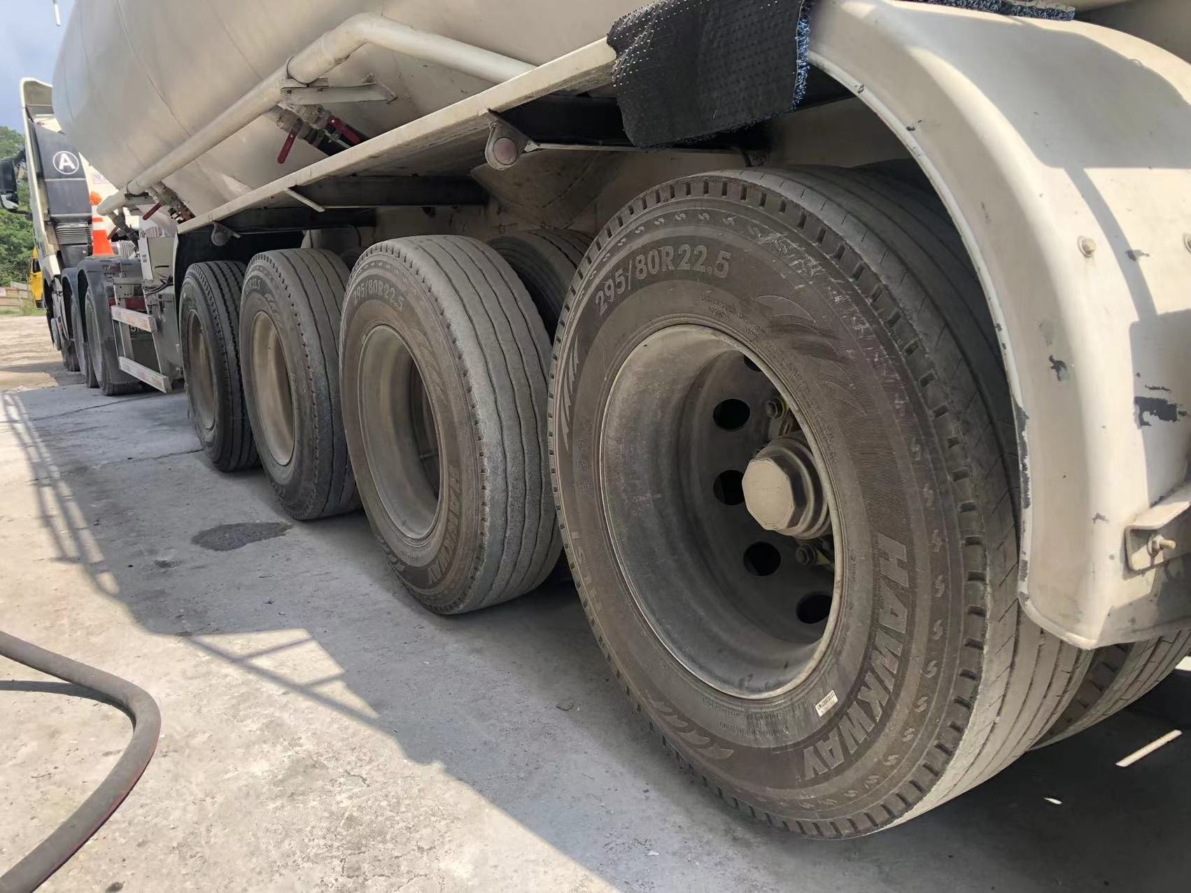 315/80R22.5 11R22.5 295/80R22.5    COMMERCIAL TRUCK Tyres  HLS1 HAWKWAY TYRE 160% LOAD CAPACITY