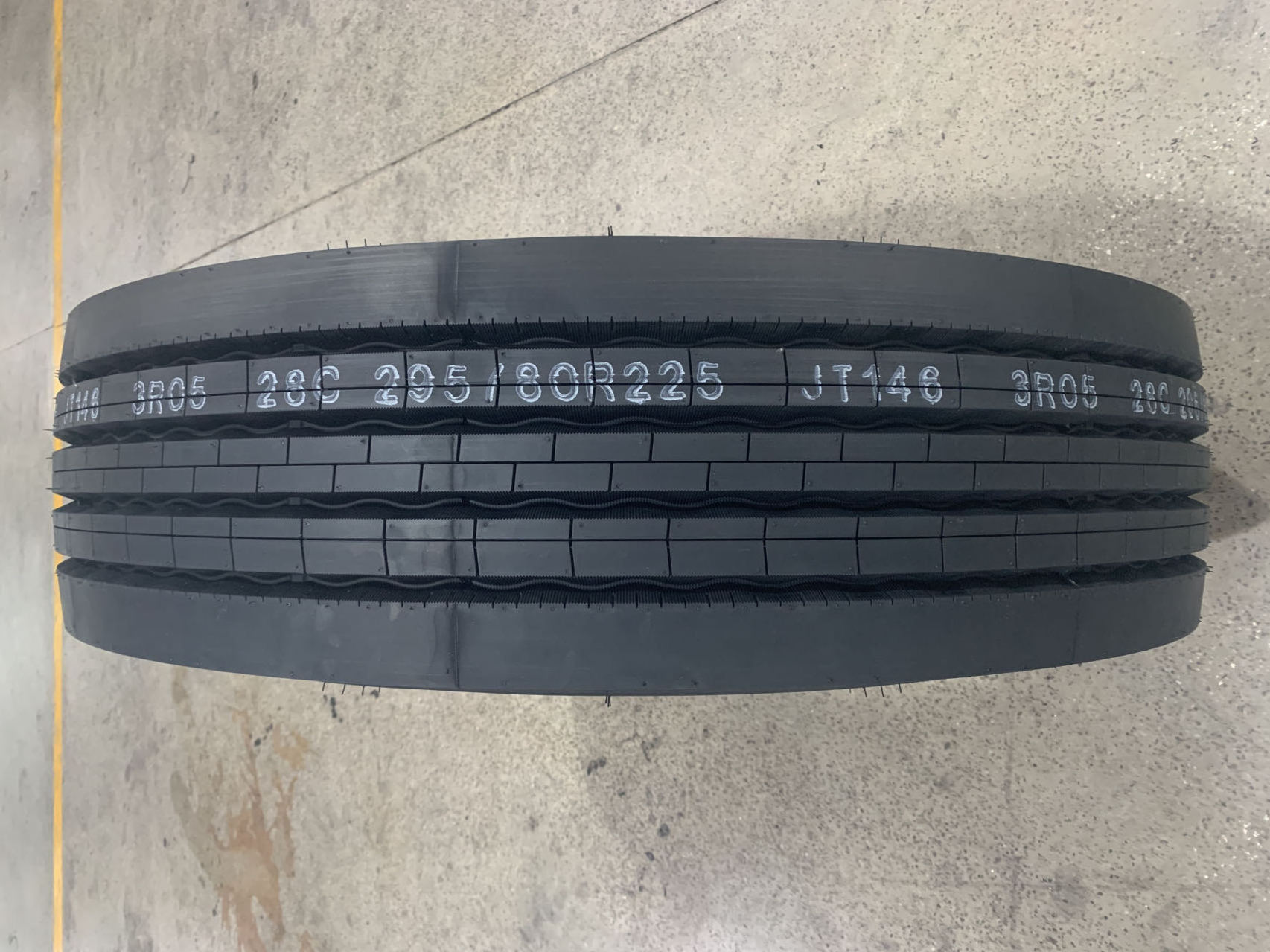 Hot Sale DRIVE Truck tire 315/80R22.5 295/80R22.5  260mm tread width Chinese brand MARVEMAX Tubeless Truck tyres