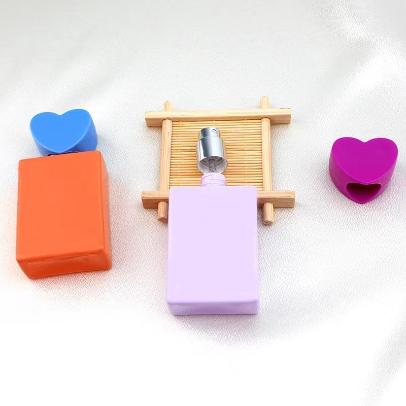 New Style Heart Shape Cap 30ml Macaron Color Flat Square Fragrance Atomizer Bottle Travel Glass Container Spray Perfume Bottle