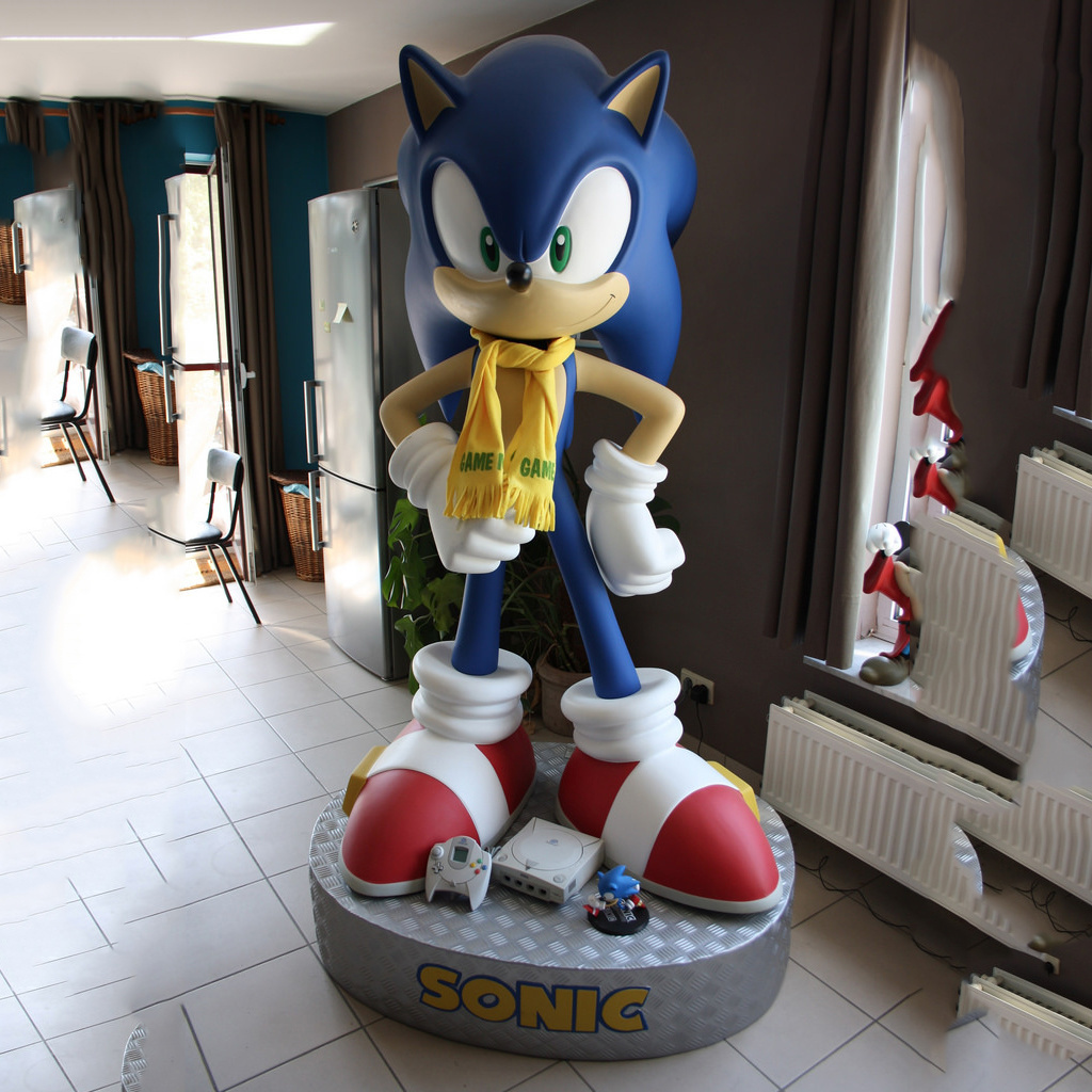 Custom Large cartoon fiberglass resin figure sculpture cartoon character sonic statue for decor