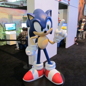 Custom Large cartoon fiberglass resin figure sculpture cartoon character sonic statue for decor