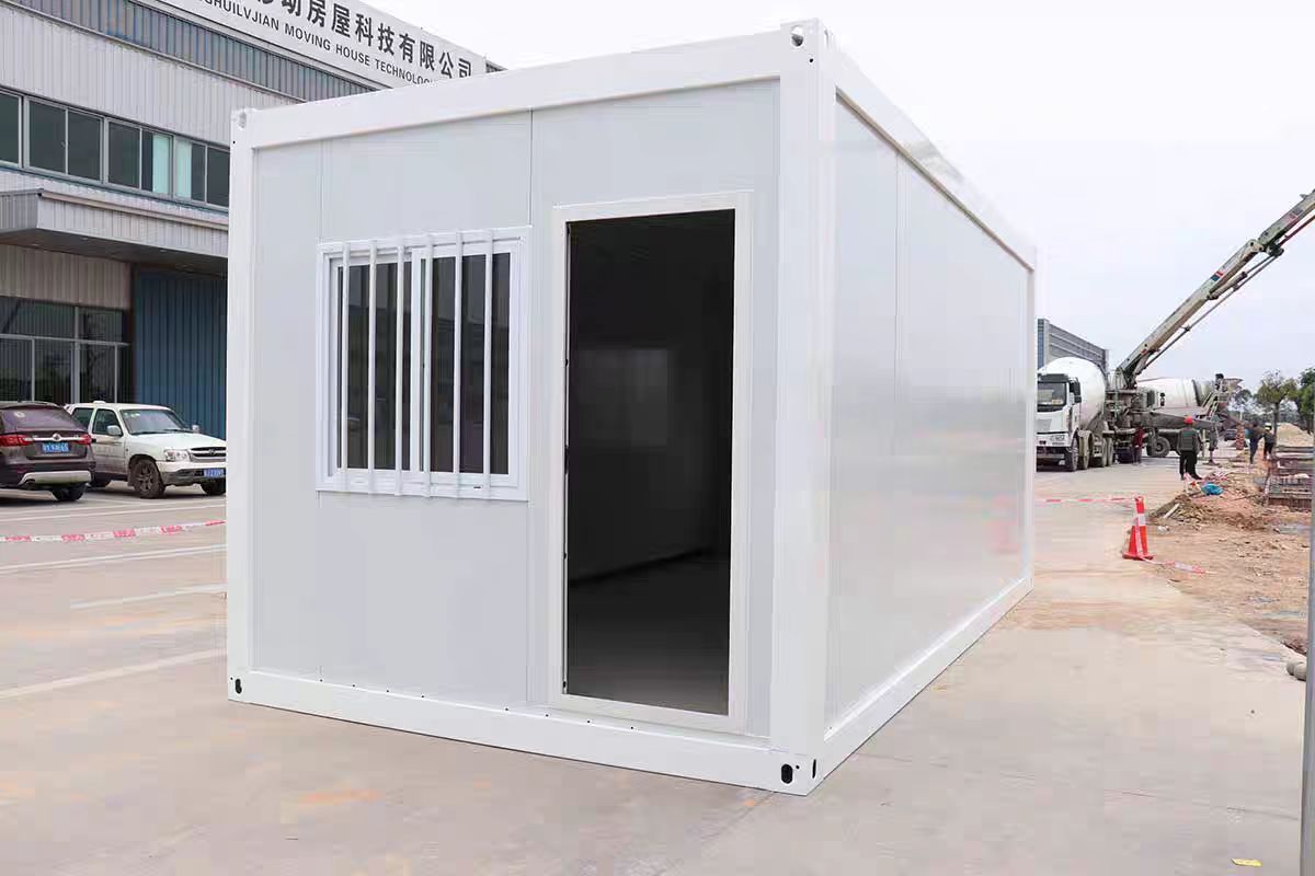 Prefabricated flat packaging containers and movable houses produced in China