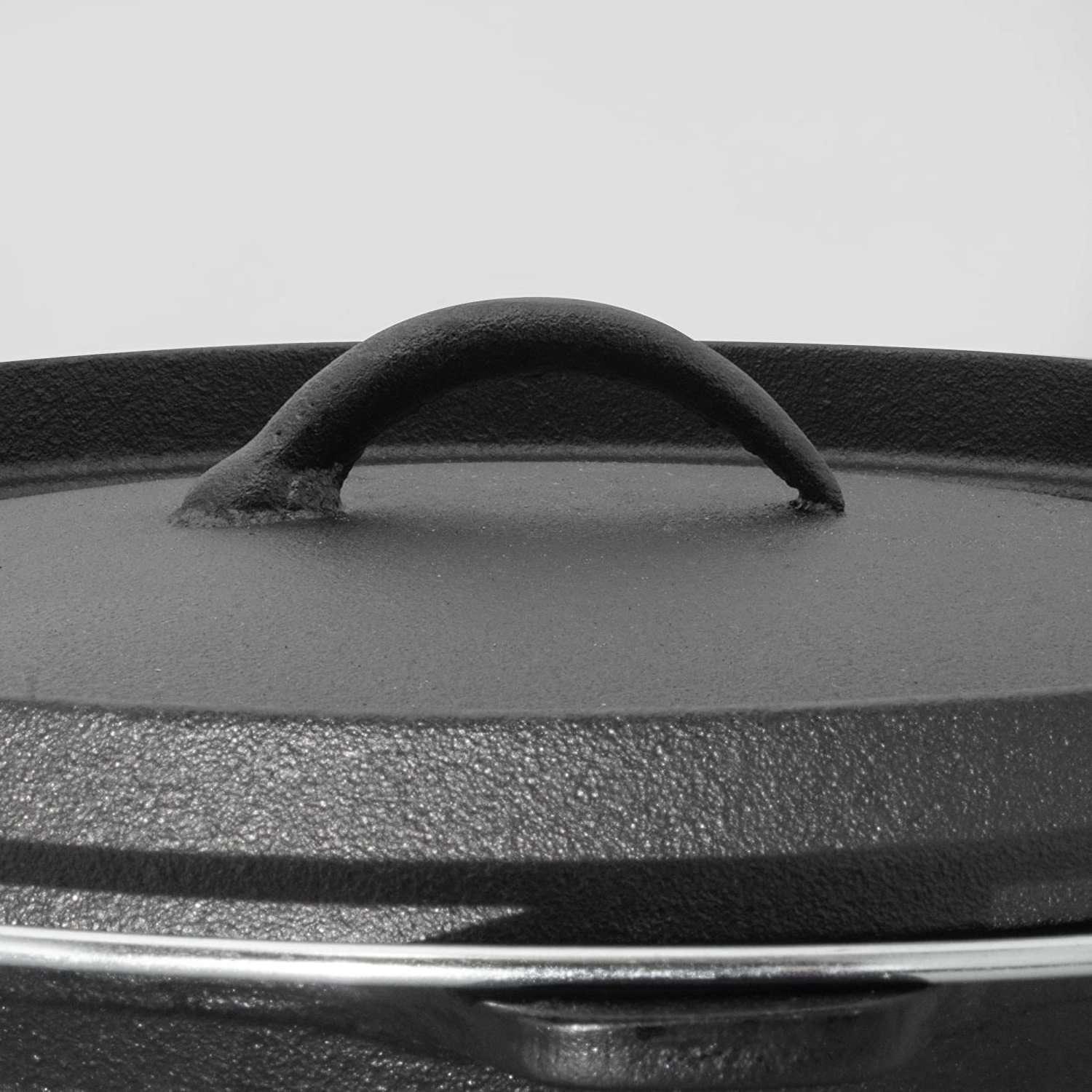 Cast iron dutch oven camping fire safe outdoor stew pot with iron lid