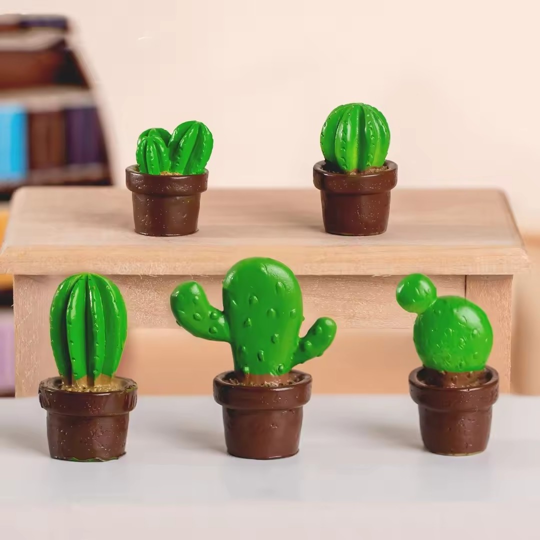 Hot Sale 3D Miniature Cactus Pot Design Resin Craft Ornaments for Home Decoration or Car Accessories for Desks