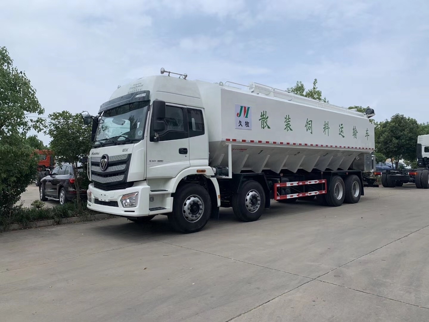 FOTON 8x4 feed tanker for sale feed transport vehicle Euro 5 engine for South America 35 cubic meters feed truck hot sale