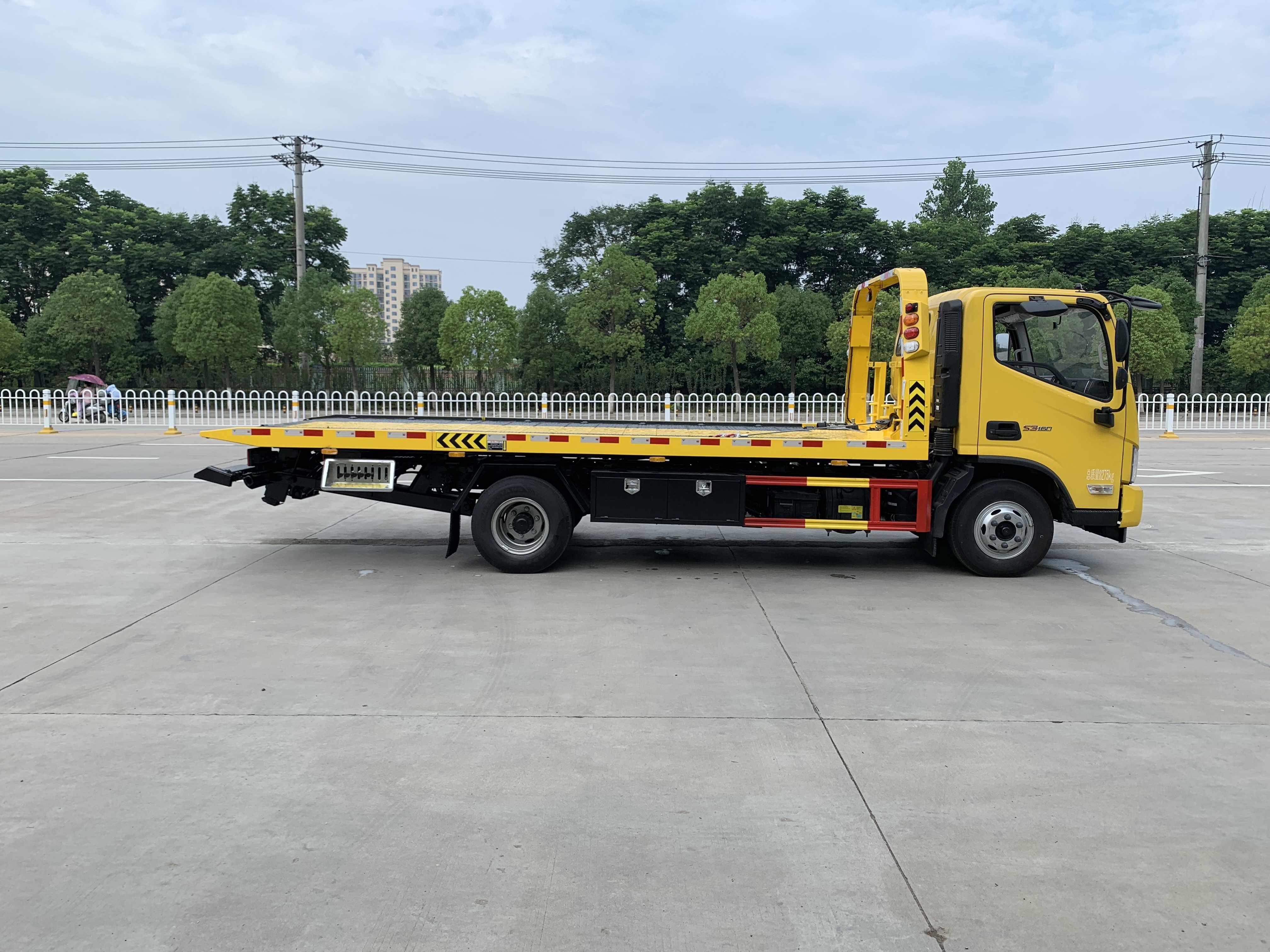 Japan 4 ton flatbed wrecker tow truck towing wrecker trucks for sale