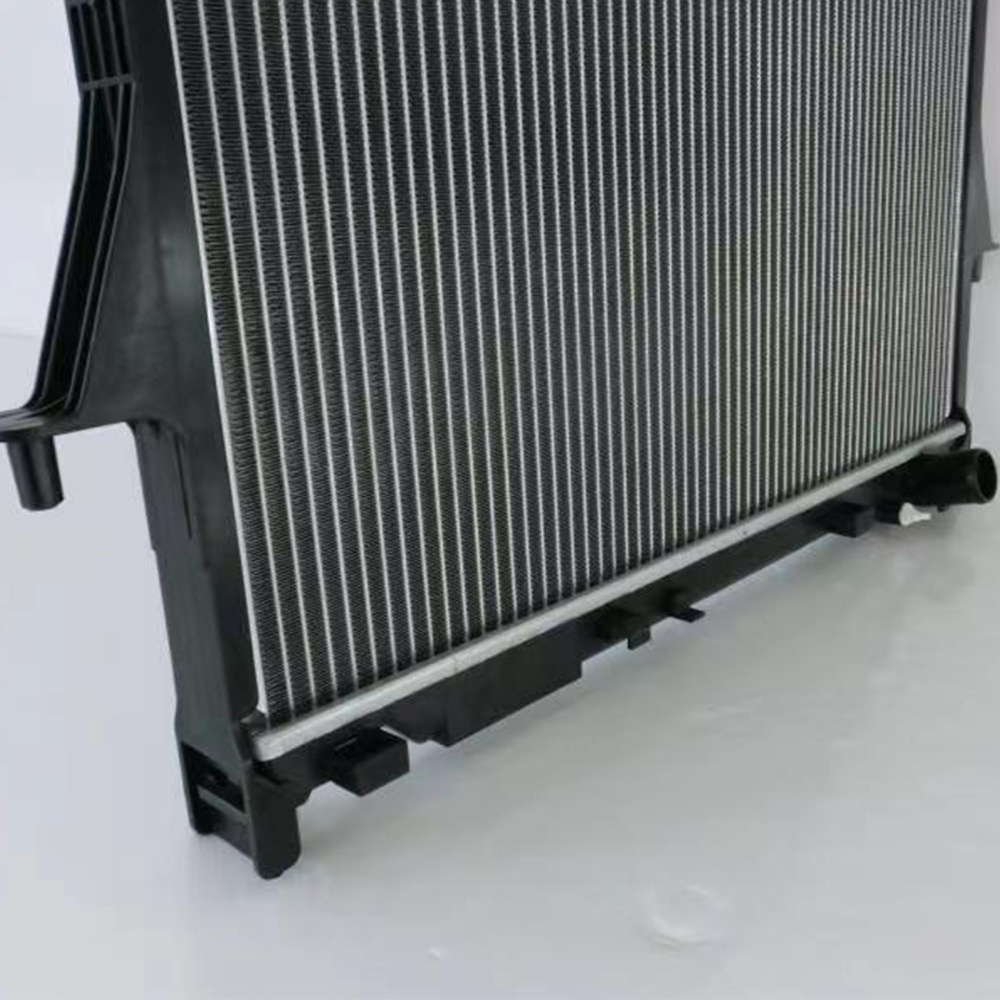 OEM 8973333510 Auto cooling system aluminum brazing radiator for Isuzu Dmax MT car water cooling radiator