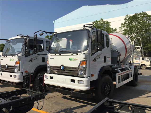 New Rotating Drum Cement Loading Mobile Concrete Mixer Truck