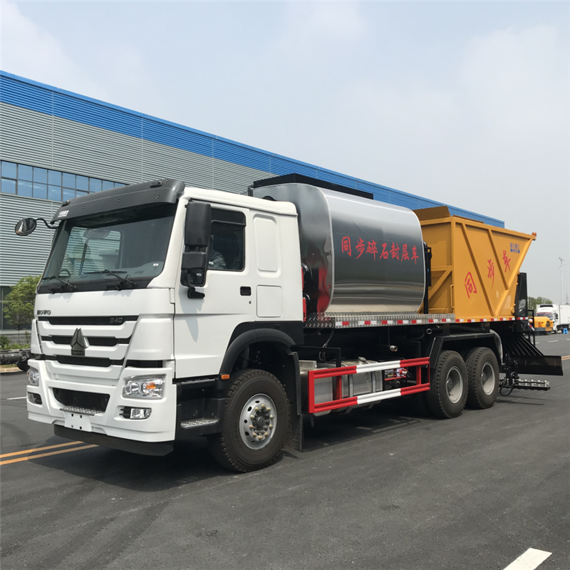 6x4 Sinotruck Howo Asphalt Spreader and Distributor Truck for sale