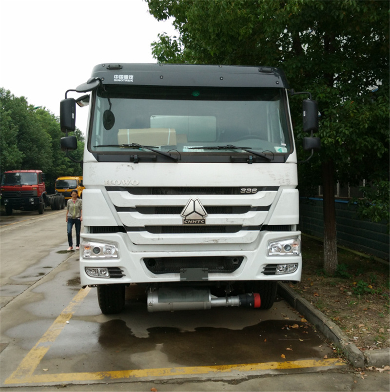 Sinotruk Howo 6x4 Oil Tank Truck Capacity Fuel Tank Truck for sale