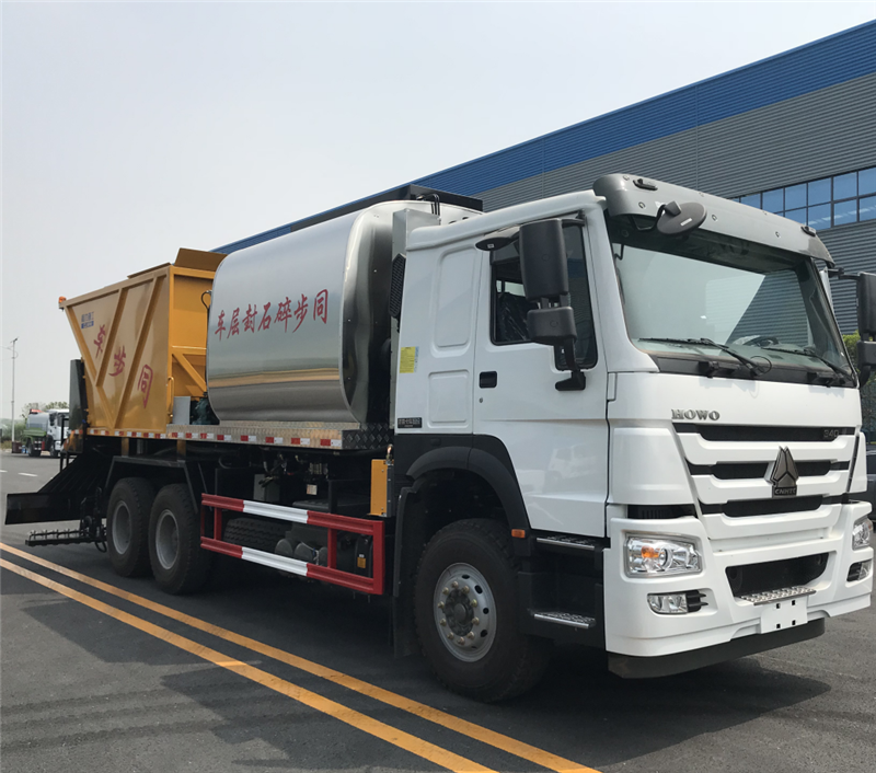 6x4 Sinotruck Howo Asphalt Spreader and Distributor Truck for sale