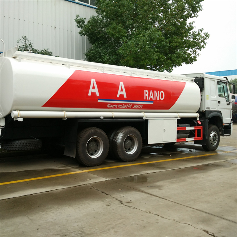 Sinotruk Howo 6x4 Oil Tank Truck Capacity Fuel Tank Truck for sale