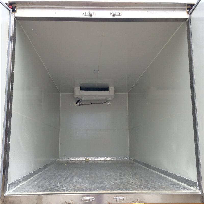 4 tons fish and meat transport refrigerated truck