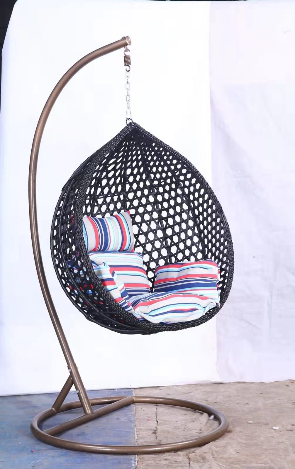 Swings Shape Hanging Chair with Metal Stand Rattan Swing Chair