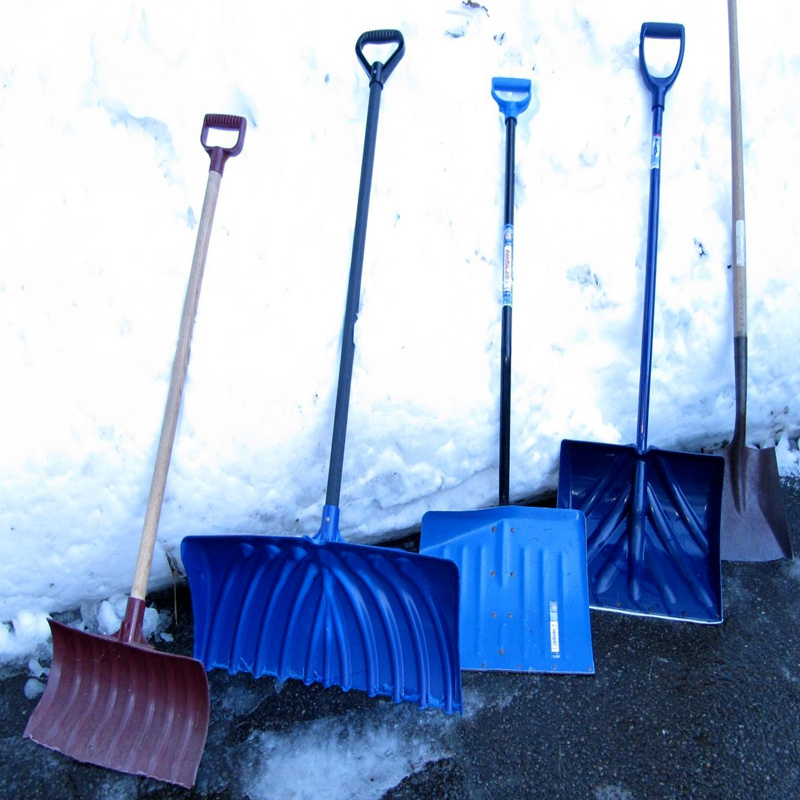 Chinese factories wholesale heated snow shovel High Temperature Quenching plastic snow shovel with long handle