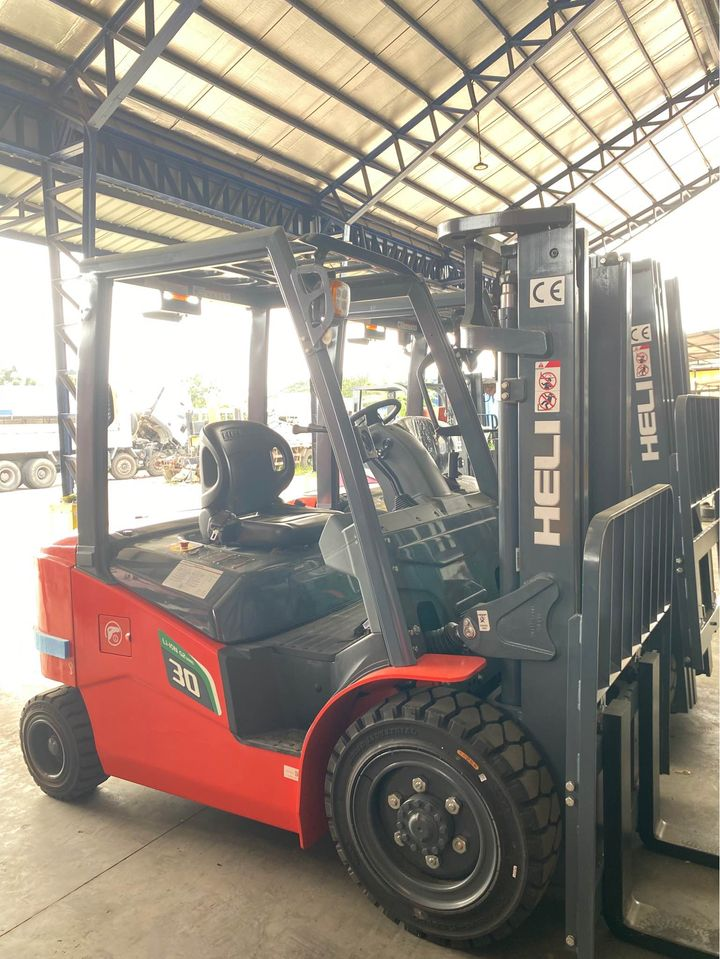 Heli montacargas elektrikli diesel hydraulic forklift truck price 5 ton fork extension 3 ton spare parts side loader