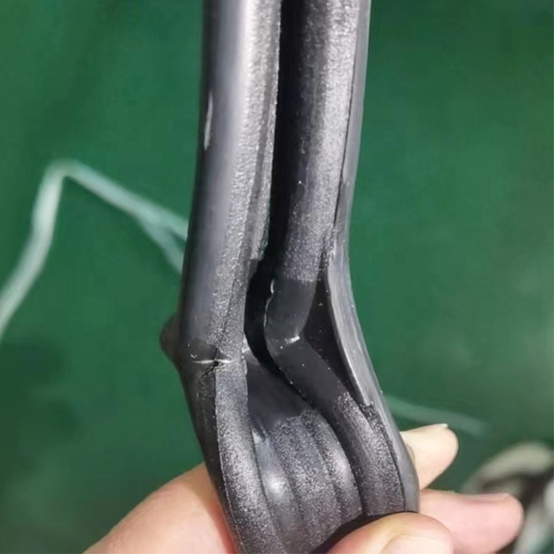 Black  Weatherproof  Window Gutter Rubber Seals With Flocked From China Manufacture Fengming