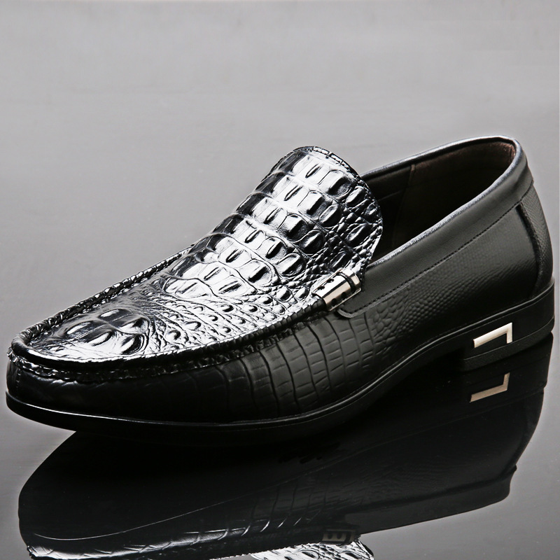 Wholesales Men's Crocodile Pattern Custom Slip On Loafers Style Driver Shoes Black Label Men Leather Dress Shoes