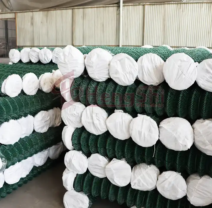 Direct factory hot dipped galvanized chain link fence/PVC coated cyclone wire mesh fence for project