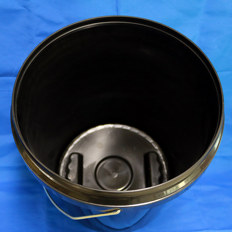 5 gallons black and gold oil engine oil bucket  plastic bucket 20l with lid