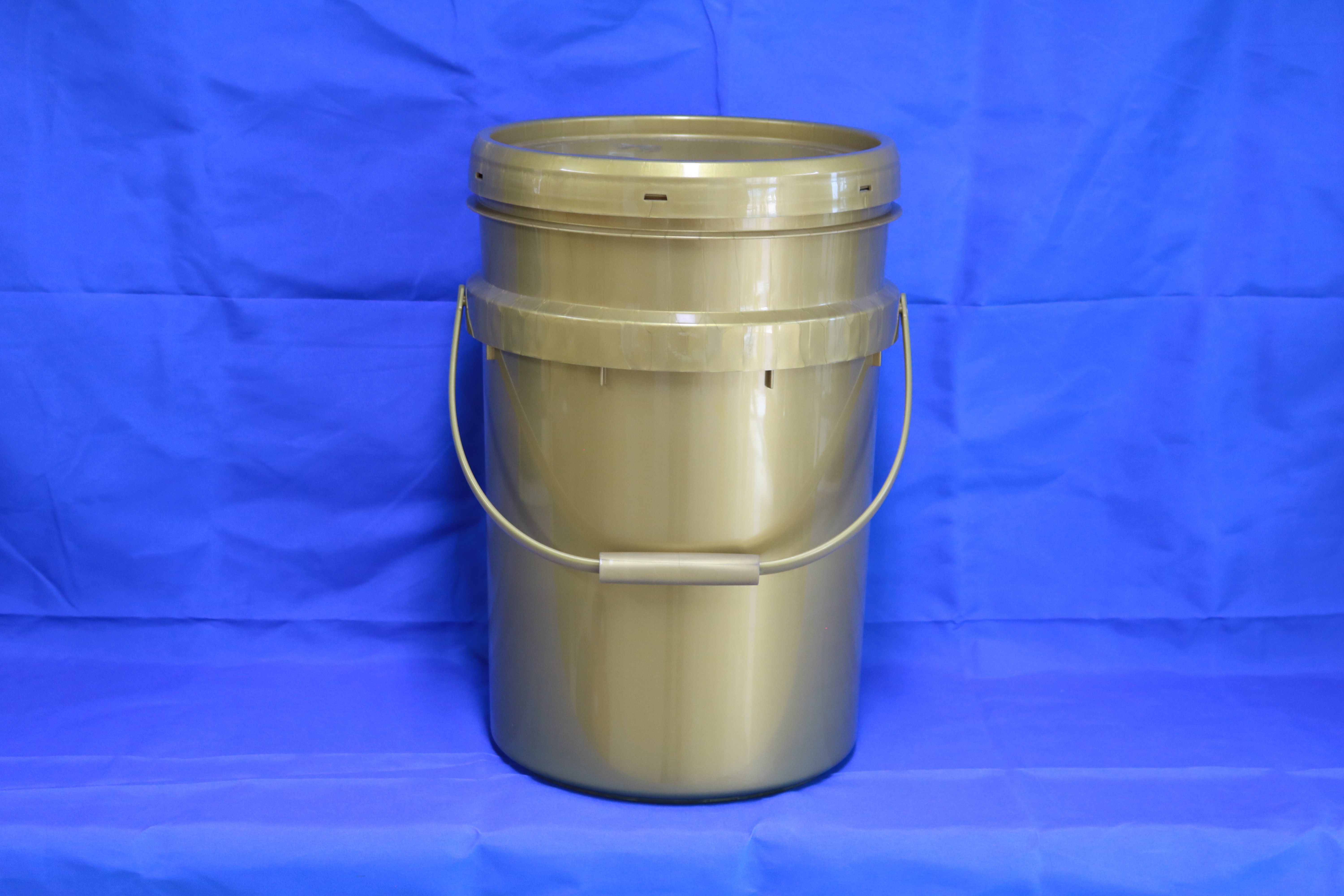 Oil storage bucket plastic bucket Oil bucket 5 gallon plastic barrel with lid